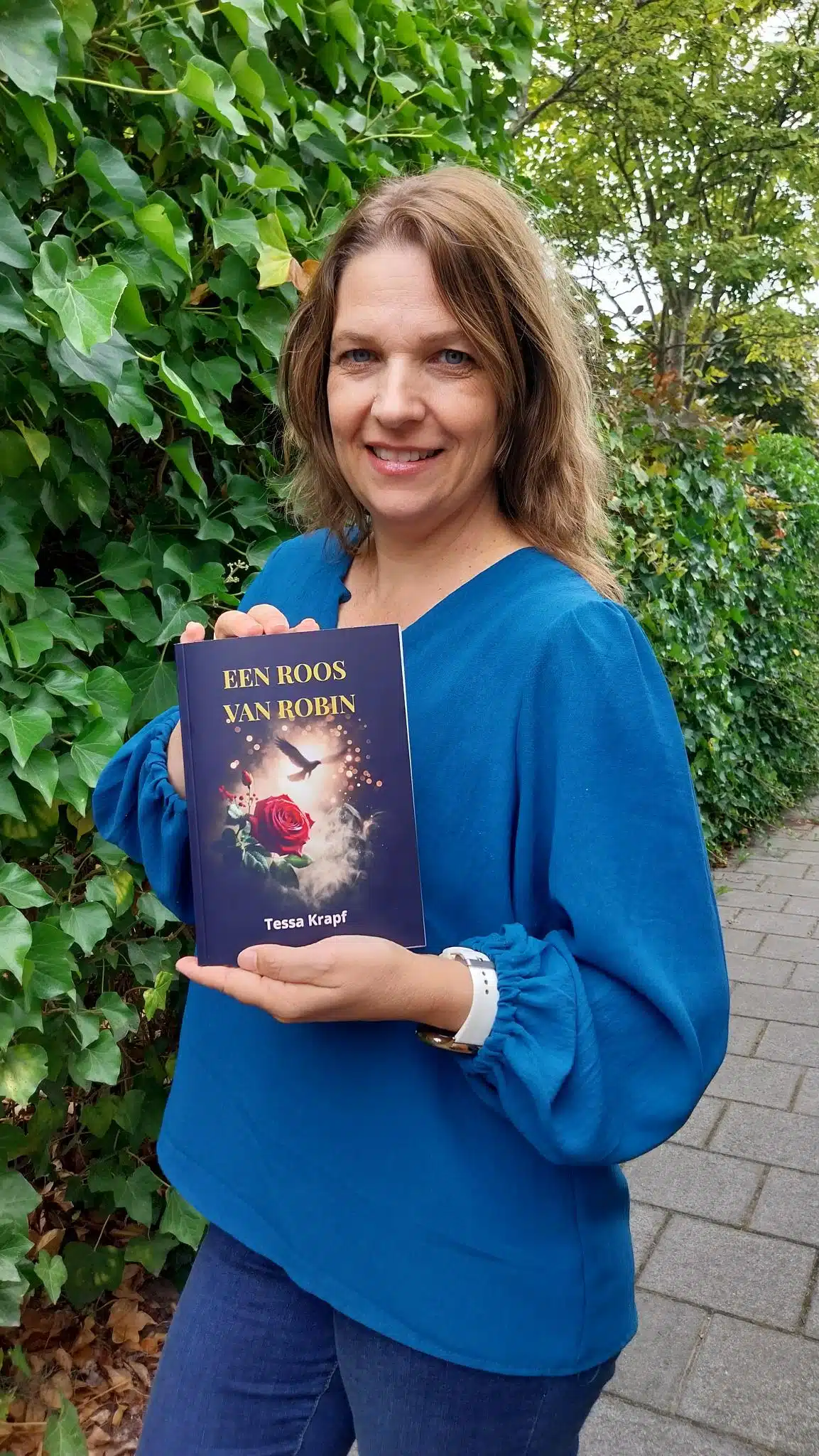 Tessa Krapf met haar boek Een roos van Robin